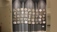 Foto: Ada juga lukisan yang dibuat oleh pancaran sinar lampu. Bentuknya cantik-cantik ya! (MoMath Museum)