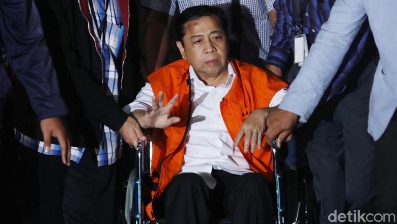 Pakai Kursi Roda, Setya Novanto Dibawa ke Rutan KPK Pakai Kursi Roda, Setya Novanto Dibawa ke Rutan KPK