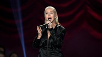 Penghormatan diberikan oleh Christina Aguilera dengan membawakan lagu dari Whitney Houston di film The Bodyguard. Kevin Winter/Getty Images/detikFoto.