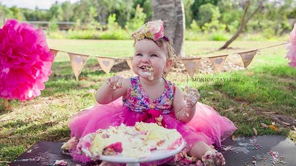 Cemong-Cemong Lucu! Momen Saat Bayi Lakukan Cake Smash