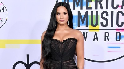 8 Gaya Terseksi Selebriti di American Music Awards 2017