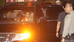 Potret Setya Novanto Saat Berada di Mobil Tahanan KPK