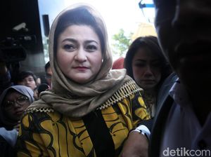 Farhat Sebut KPK Cari Tahu Komunikasi Elza dengan Istri Novanto