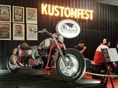 Moge Bermesin Mobil Rakyat