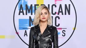 Foto: 8 Selebriti Berbusana Terbaik di American Music Awards 2017