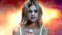 Selena Gomez saat tampil di American Music Award 2017 di California, AS pada akhir pekan lalu. Kevin Winter/Getty Images/detikFoto.