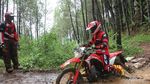 Terabas Hutan Pakai Motor Trail