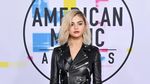 Penampilan Seksi Para Seleb di AMAs 2017