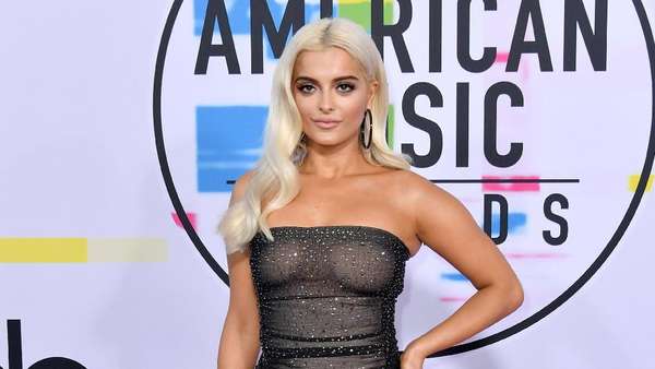 Penampilan Seksi Para Seleb di AMAs 2017 Penampilan Seksi Para Seleb di AMAs 2017