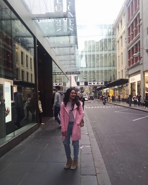 Shafa juga diketahui sering bolak-balik ke negeri kanguru, Australia. Ia juga pernah mengunjungi beberapa negara di Eropa (Instagram/shafaharris) Shafa juga diketahui sering bolak-balik ke negeri kanguru, Australia. Ia juga pernah mengunjungi beberapa negara di Eropa (Instagram/shafaharris)