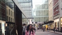 Shafa juga diketahui sering bolak-balik ke negeri kanguru, Australia. Ia juga pernah mengunjungi beberapa negara di Eropa (Instagram/shafaharris)