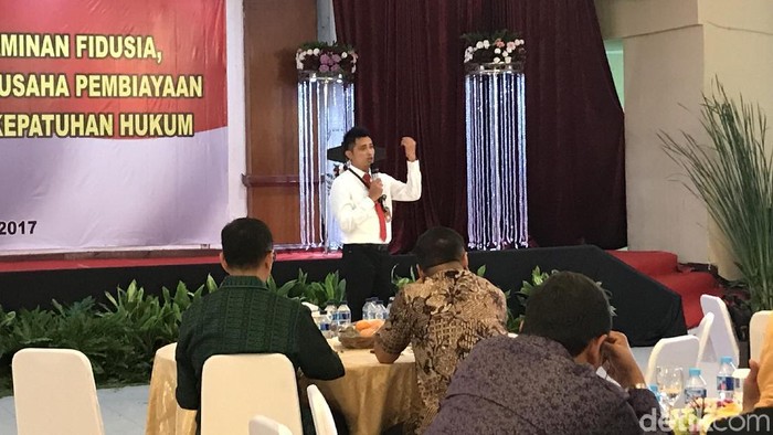 Eksekusi jaminan fidusia dalam penyelesaian kredit macet