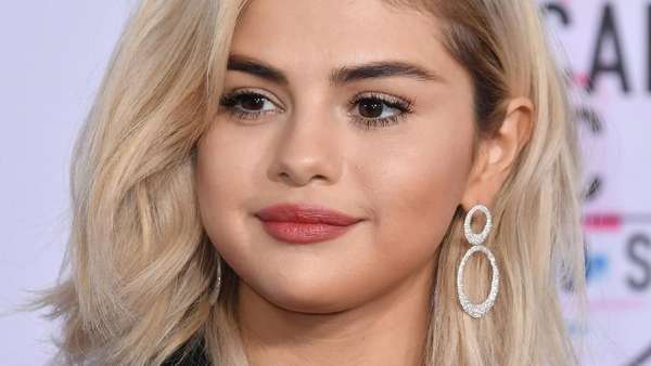 Penampilan Seksi Para Seleb di AMAs 2017 Penampilan Seksi Para Seleb di AMAs 2017
