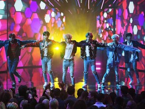 Agensi K-pop Ikut Joget di Lantai Bursa