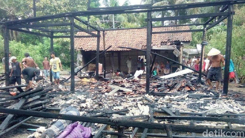 Satu Rumah Warga di Kebumen Ludes Dilalap Api Satu Rumah Warga di Kebumen Ludes Dilalap Api