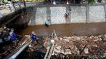 Sungai di Srengseng Sawah Diturap
