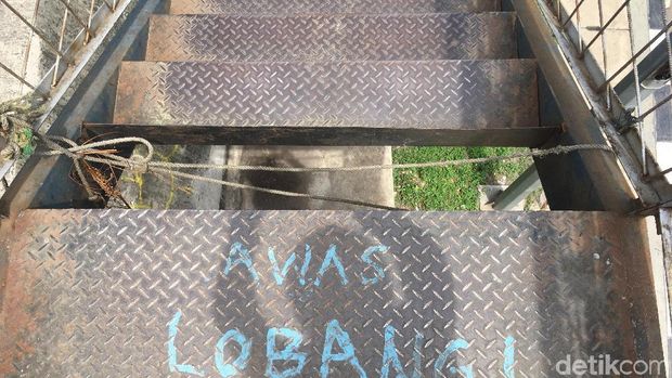 JPO Akses Stasiun Kampung Bandan Bolong, Warga Susah Melintas