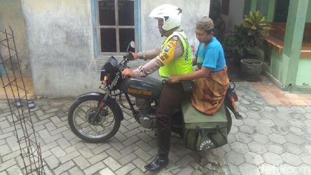 Aiptu Zainal Arifin antar jemput pelajar MI/