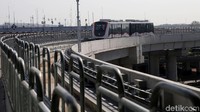 Perjalanan ditempuh sekitar 3-7 menit di setiap terminalnya. Dulu yang hanya melayani terminal 2 dan 3 saja, kini telah melayani semua terminal di Bandara Soekarno-Hatta.