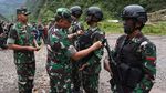 Jenderal Gatot Beri Penghargaan Prajurit TNI yang Bebaskan Sandera di Papua