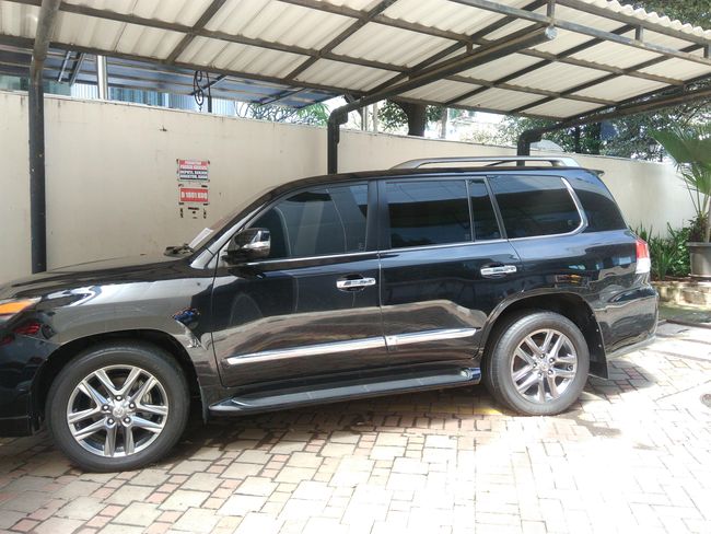  Mobil  Mewah  yang Laku Dilelang KPK Ada Lexus hingga Jeep  