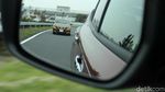 Ngebut dengan Mobil Listrik Terlaris