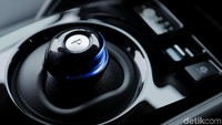 Transmisi di Nissan LEAF.