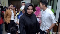 Georgia dan Aldi sama-sama datang ke sidang cerai pertama mereka di PA Jakpus, Senin (20/11). Foto: Noel/Palevi