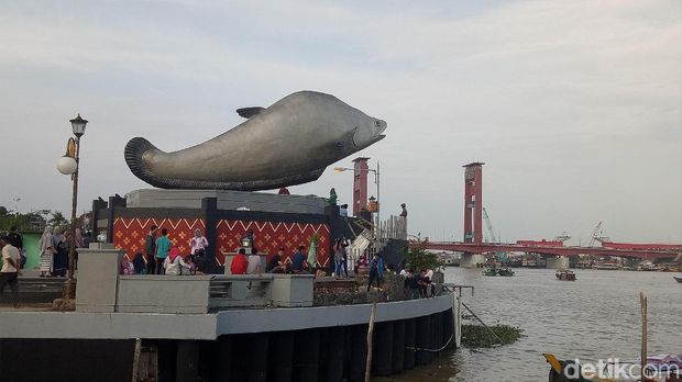Tugu Iwak Belido 
