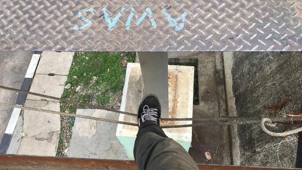 Cek JPO Bolong Kampung Bandan, Sudinhub Jakut: Kasihan Warga