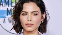Jenna Dewan Tatum sepertinya tahu benar bagaimana mencuri perhatian di malam tersebut. Neilson Barnard/Getty Images/detikFoto.
