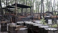 Lokasi ini berada di dalam hutan.