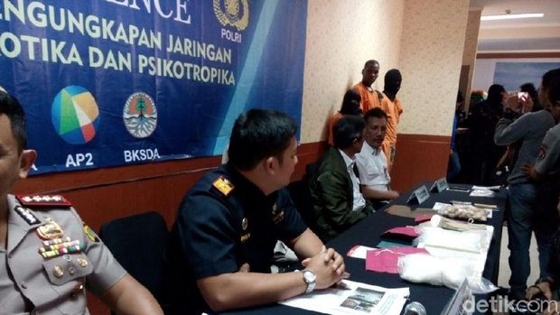 Modus Penyelundupan Sabu di Cengkareng: Disimpan di Buku-Kaos Kaki