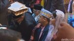 So Sweet! Saat Kahiyang dan Bobby Suap-suapan di Acara Adat