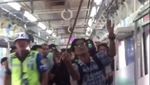 Foto: Snake on a Train! Penampakan Ular di Kereta dari Belahan Dunia