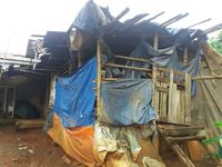 Polisi Renovasi Gubuk Reyot Tempat Nenek dan Kucingnya Tinggal