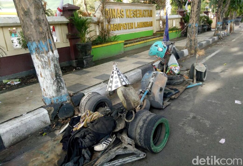 Vespa gembel yang diciduk polisi karena terlalu ekstrem. Foto: Eko Sudjarwo Vespa gembel yang diciduk polisi karena terlalu ekstrem. Foto: Eko Sudjarwo