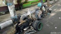 Petugas Satuan Lalu Lintas Polres Lamongan setiap hari akan merazia kendaraan Vespa yang dimodifikasi ekstrem menyalahi aturan standar, pengendara berkenalpot racing dan lainnya.