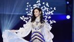 Foto: Intip Liburan Si Cantik Ming Xi, Model Victorias Secret