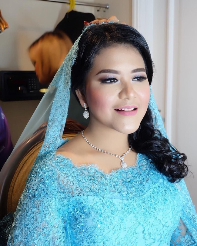 Kahiyang Ayu mulai melakukan proses acara adat setelah resmi menjadi istri Bobby Nasution sejak Minggu (19/11/2017). Acara adat pertama yang dilakukan adalah prosesi Haroan Boru, untuk menyambut Kahiyang berkunjung ke rumah orangtua Bobby Nasution. Foto: Dok. Instagram @nicolasbulbul