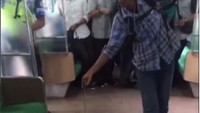 Ular juga sempat bikin geger saat ditemukan di KRL Bogor-Angke (Foto: Screenshot video instagram)