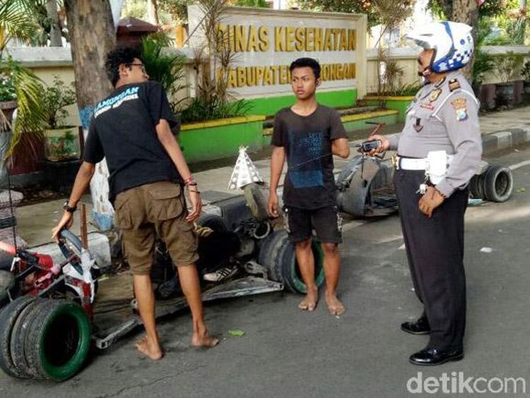 Vespa Gembel Diciduk Polisi