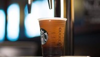 Nitro Cold Brew yang memiliki gelembung pada kopinya akan lebih cepat berkarbonasi di tubuh Anda. Kalau dihitung jumlah kafein yang terkandung ada 280 mg. Foto: Istimewa