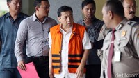 Novanto memilih diam seribu bahasa saat ditanyai oleh rekan-rekan media.