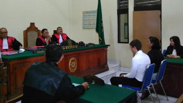 Impor Ganja ke Bali, WN Prancis Dihukum 5 Tahun