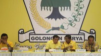 Rapat pleno ini membahas soal sang ketum, Setya Novanto, yang ditahan KPK. Pilihannya dua, munaslub atau menunjuk pelaksana tugas (plt) untuk mengisi kursi Setya Novanto.