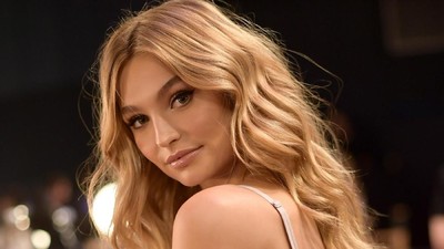 7 Potret Cantiknya Candice Swanepoel, Supermodel yang Dilirik Harry Styles