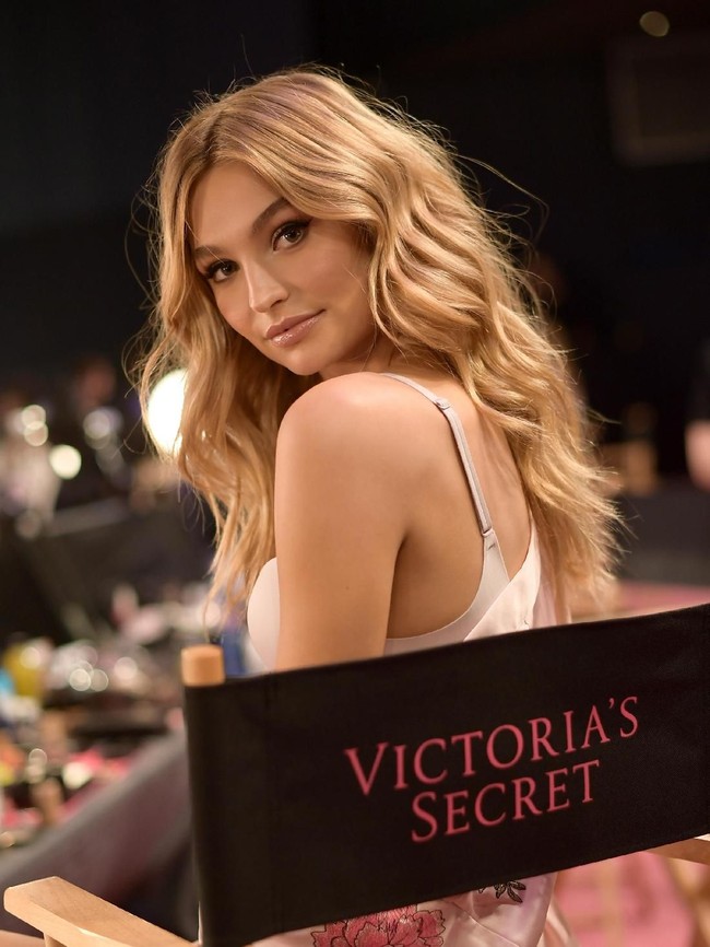 Dalam wawancara dengan Vogue sebelum fashion show berlangsung, Candice mengungkapkan dia tidak sabar berjalan lagi di catwalk Victoria’s Secret. Foto: Matt Winkelmeyer/Getty Images for Victorias Secret