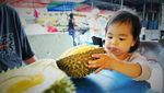 Lucunya! Anak-anak Bule Ini Mencicip Buah Naga hingga Durian