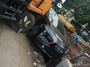 Baru Beberapa Hari, Xpander Dicium Truk